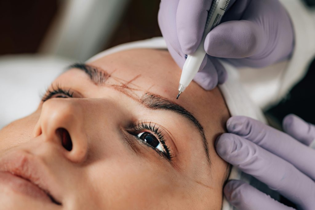 Bleach Eyebrows Guide for Lighter Brows and Clean Look