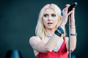 Colette Momsen A Complete Look At Her Pictures And Public Appearances