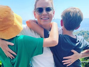 Felix Handelman: Elizabeth Banks Pictures, Photos & Images