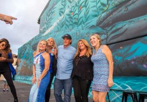 Robert Wyland Wife, Alysha Del Valle: Photos, Pictures & Insights