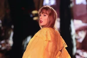 Taylor Swift Height Keeps Surprising People Every Time She Appears On Stage
