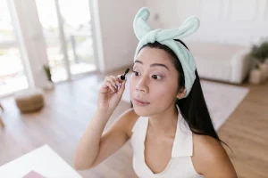 DIY Eyelash Tint – A Safe Guide To Darker Lashes at Home