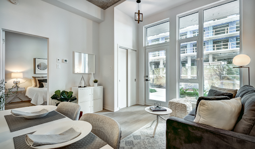 Landing in Dubai for a New Job? How Furnished Apartments Simplify the First Few Weeks